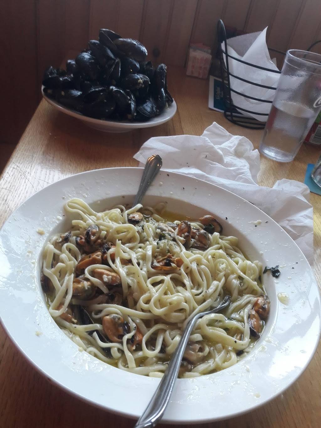 The New England House Seafood & Sports Bar | restaurant | 124 Post Rd, Wells, ME 04090, USA | 2076410601 OR +1 207-641-0601