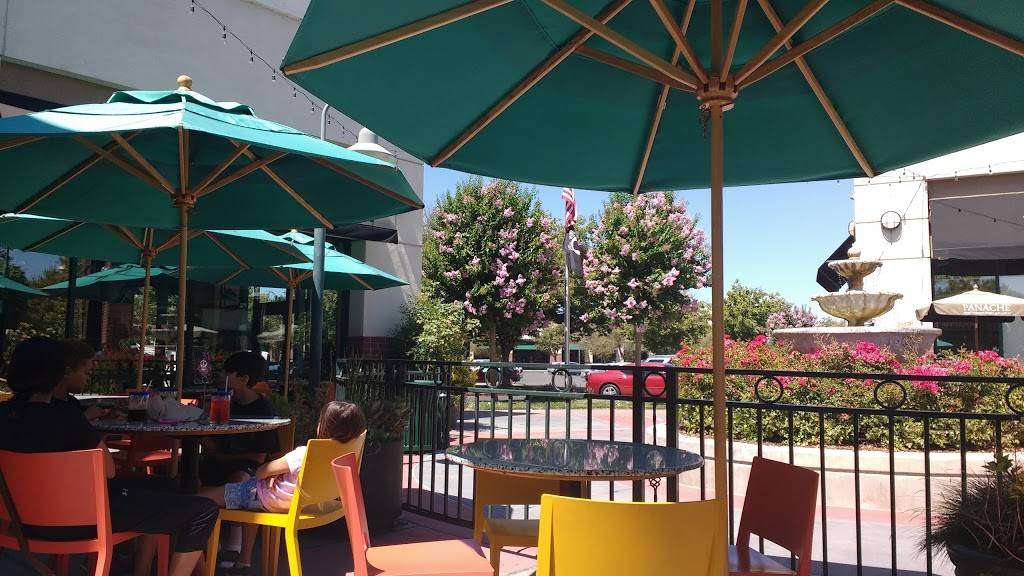 Dos Coyotes Border Cafe | restaurant | 2191 Cowell Blvd, Davis, CA 95618, USA | 5307581400 OR +1 530-758-1400