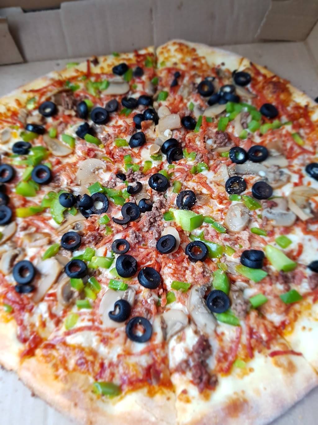 Naples Pizza | restaurant | 1496 Essex County Rd 22, Belle River, ON N0R 1A0, Canada | 5197276727 OR +1 519-727-6727