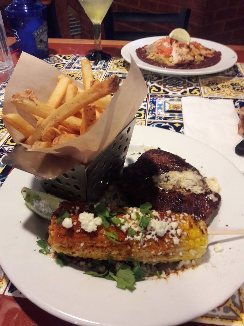 Chilis Grill & Bar | restaurant | 4000 Vinewood Ln N, Plymouth, MN 55442, USA | 7635577000 OR +1 763-557-7000