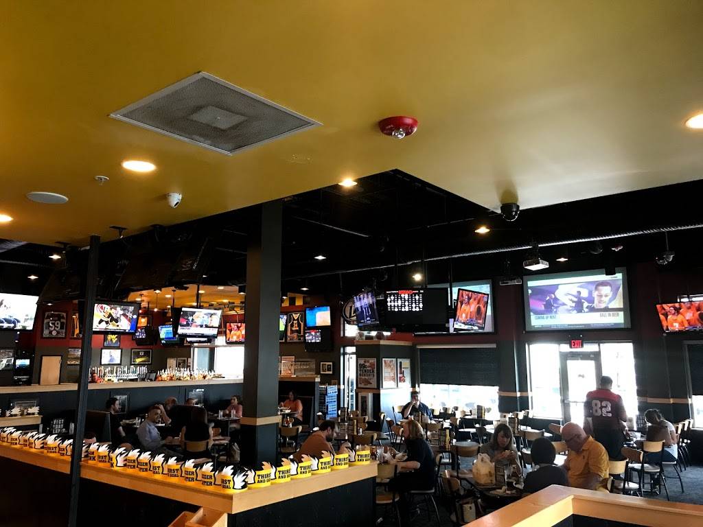 Buffalo Wild Wings | meal takeaway | 1099 Suncrest Towne Centre Drive, Morgantown, WV 26505, USA | 3045983430 OR +1 304-598-3430