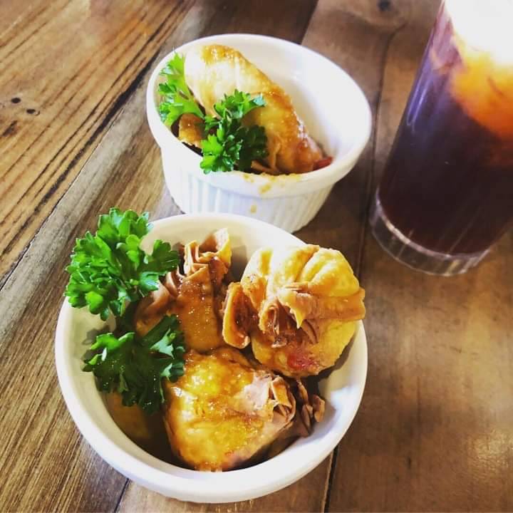 Hands On Modern Thai & Sushi Bar | restaurant | 7117 W Addison St, Chicago, IL 60634, USA | 7737771000 OR +1 773-777-1000