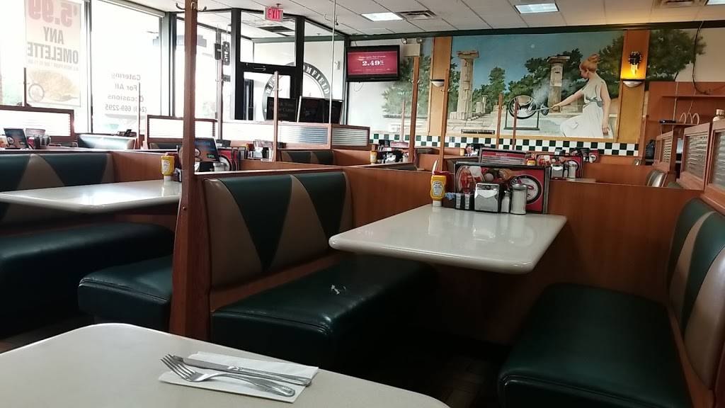 Leos Coney Island | restaurant | 4763 Haggerty Rd, West Bloomfield Township, MI 48323, USA | 2486692295 OR +1 248-669-2295