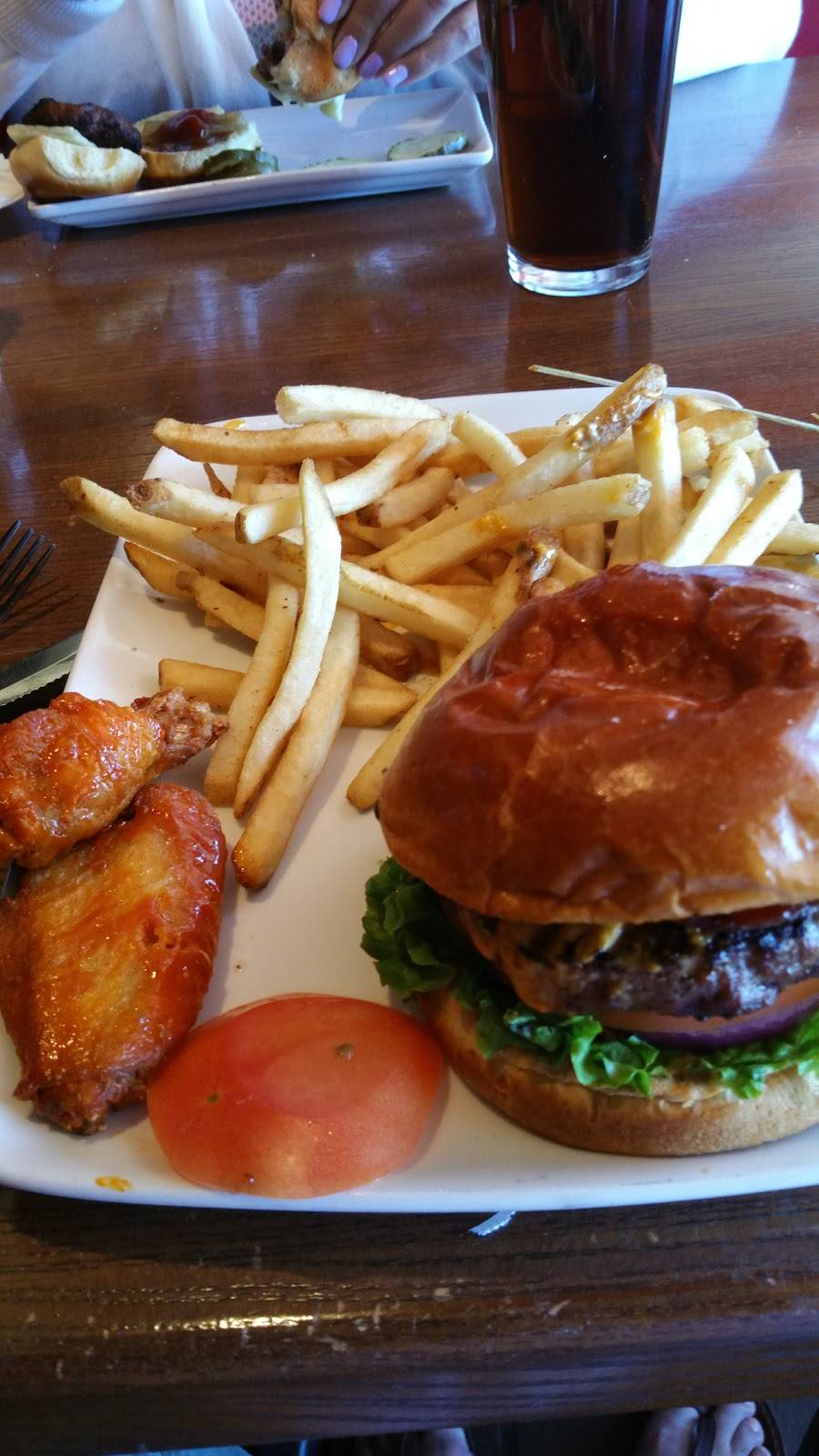 TGI Fridays | restaurant | 629 Park City Center, Lancaster, PA 17601, USA | 7173949964 OR +1 717-394-9964