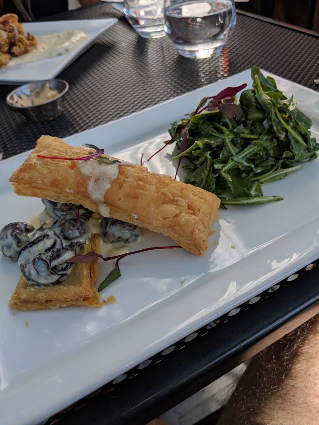 Bistro Fernand | restaurant | 2 Place du Marché, Beauharnois, QC J6N 2S1, Canada | 4503953939 OR +1 450-395-3939