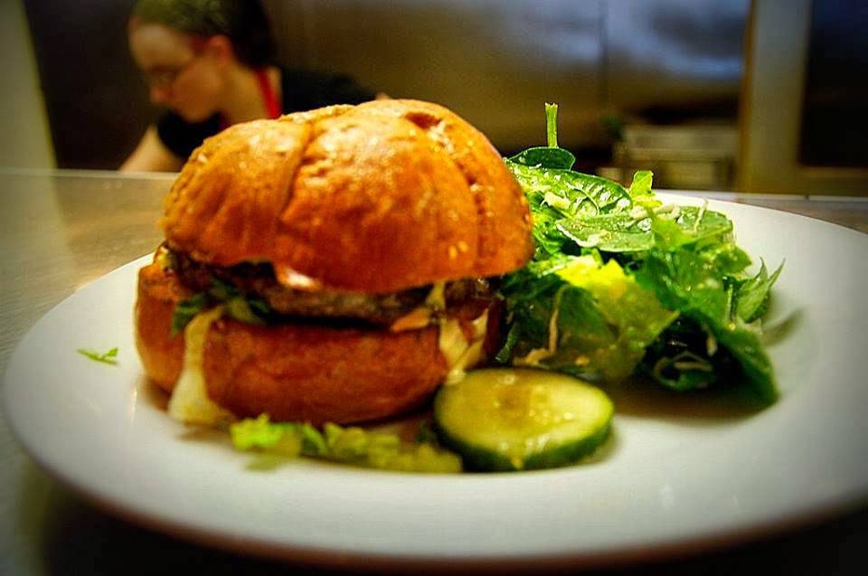 Meadowlark Restaurant | restaurant | 5531 Far Hills Ave, Dayton, OH 45429, USA | 9374344750 OR +1 937-434-4750