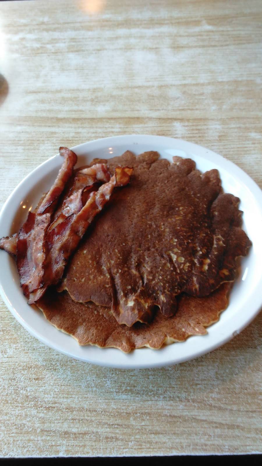 Jakes On the Park | restaurant | 17 S Park Row, Waterford, PA 16441, USA | 8147960201 OR +1 814-796-0201