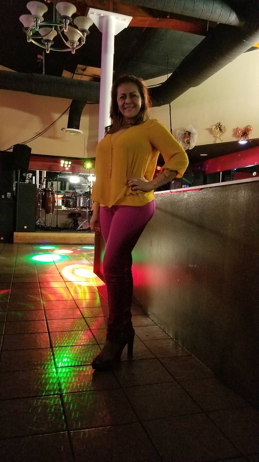 El Cuscatleco | restaurant | 251 W Glebe Rd, Alexandria, VA 22305, USA | 7035198875 OR +1 703-519-8875