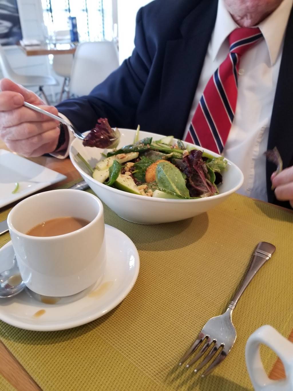 H2O | restaurant | 166 W Main St, East Islip, NY 11730, USA | 6312774800 OR +1 631-277-4800