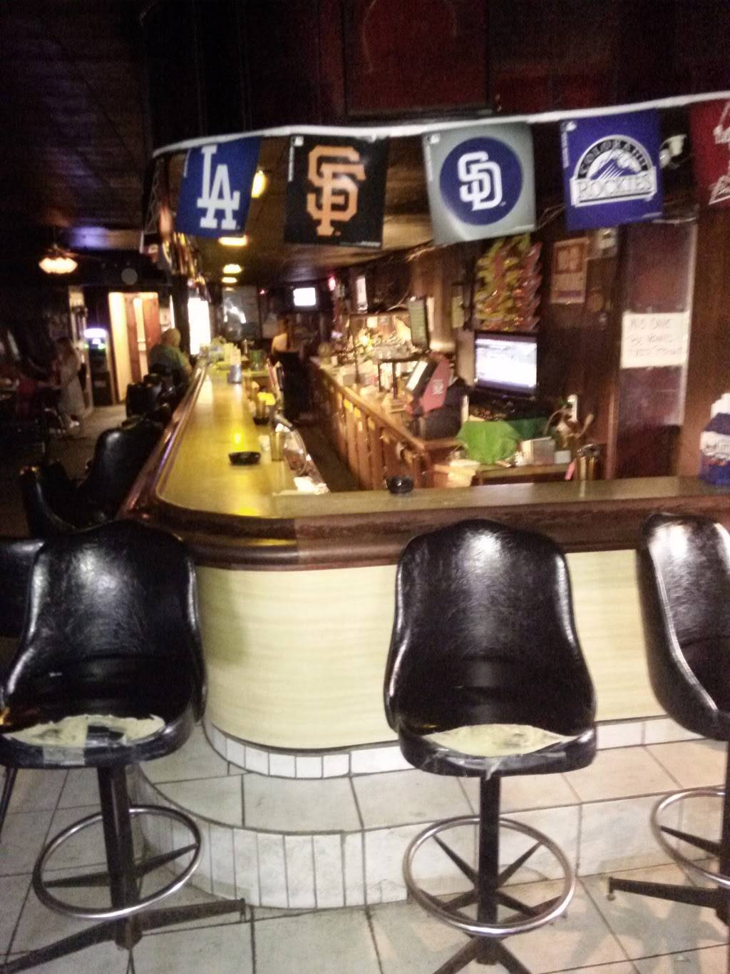 Tagliavias Hitching Post Lounge | night club | 11203 East 8 Mile Road, Warren, MI 48089, USA | 5867568860 OR +1 586-756-8860