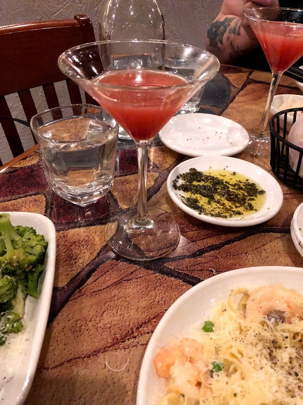 Carrabbas Italian Grill | meal takeaway | 19900 E Valley View Pkwy, Independence, MO 64055, USA | 8167959944 OR +1 816-795-9944