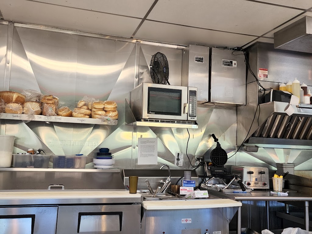 Pennys Diner | restaurant | 4000 Siskiyou Ave, Dunsmuir, CA 96025, USA | 5302354100 OR +1 530-235-4100