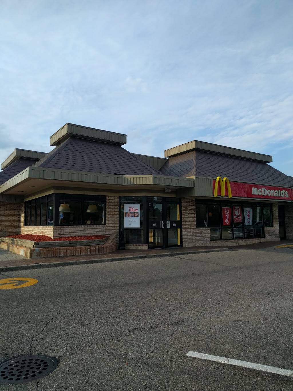 McDonalds | cafe | 3300 Rochester Rd, Royal Oak, MI 48073, USA | 2485852262 OR +1 248-585-2262