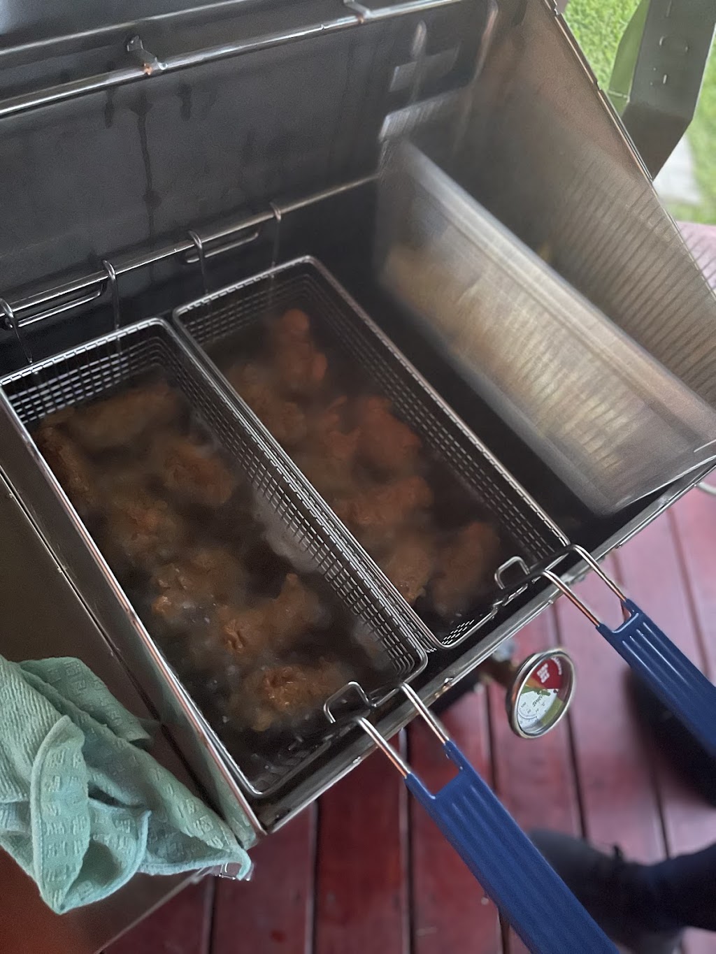 Golden Wingz | restaurant | 5513 W Park Ave, Houma, LA 70364, USA | 9857465297 OR +1 985-746-5297