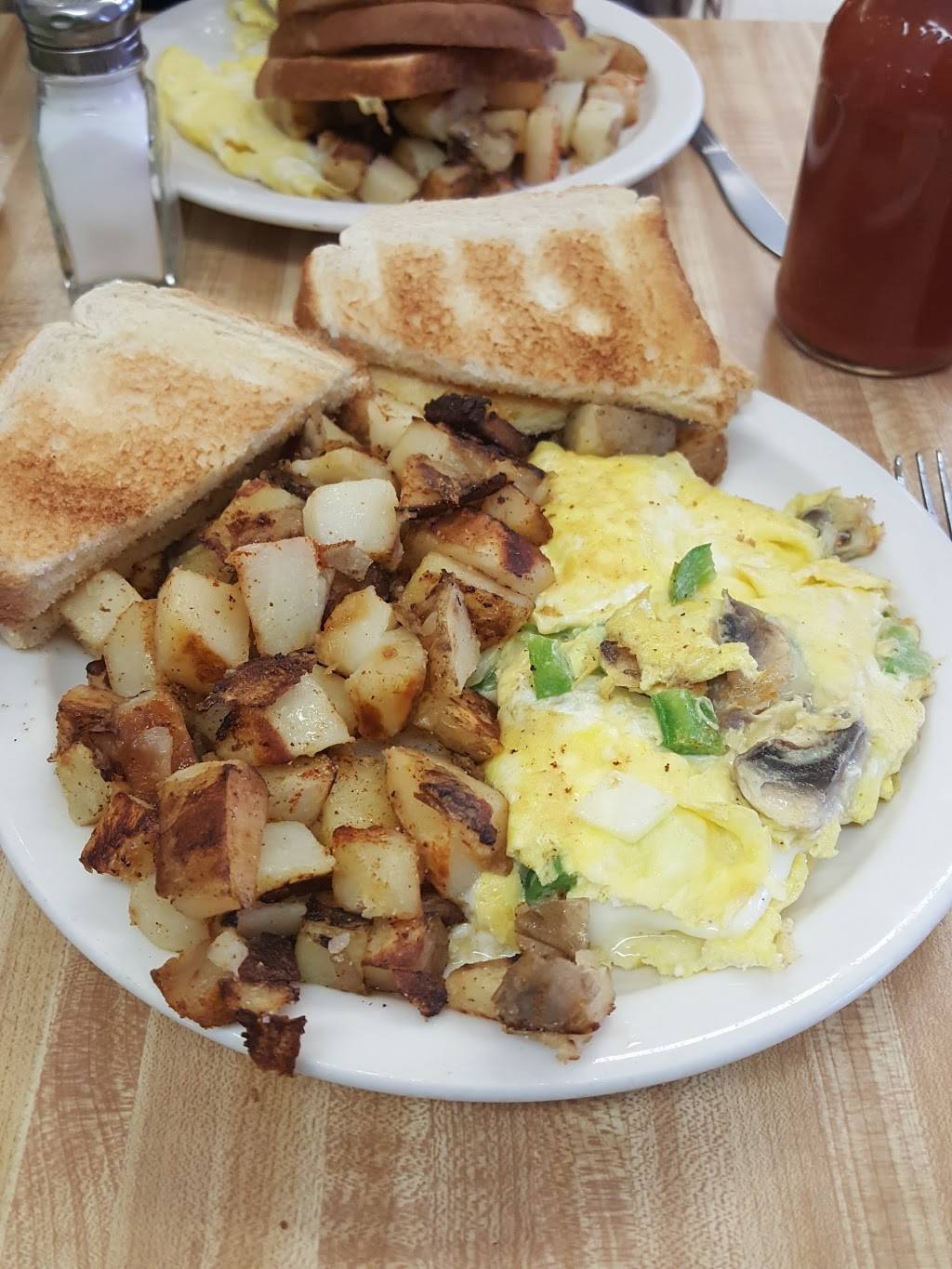 Susies Cafe LLC | restaurant | 37 W Main St, Morrisville, NY 13408, USA | 3156843350 OR +1 315-684-3350