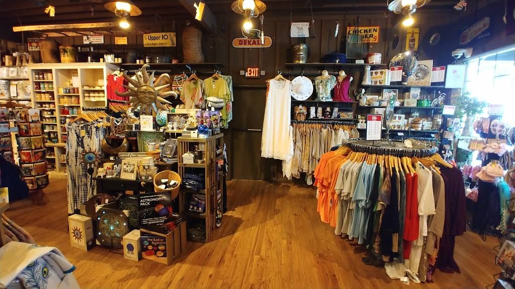 Cracker Barrel Old Country Store | restaurant | 23 Executive Dr, Crossville, TN 38555, USA | 9314569622 OR +1 931-456-9622