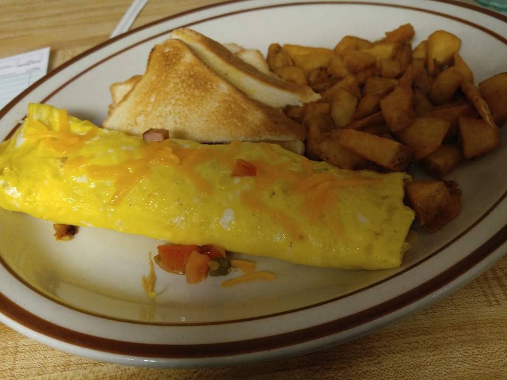 Whistle Stop | restaurant | 30 S College St, Byhalia, MS 38611, USA | 6628381000 OR +1 662-838-1000