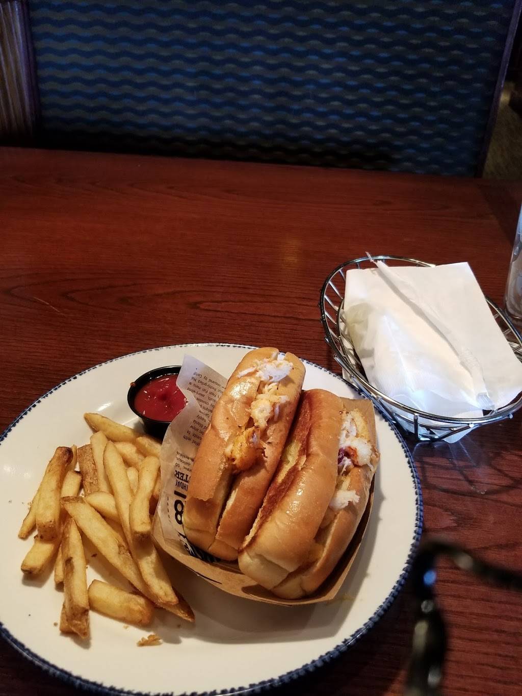 Red Lobster | restaurant | 5051 Auth Way, Camp Springs, MD 20746, USA | 3014233715 OR +1 301-423-3715