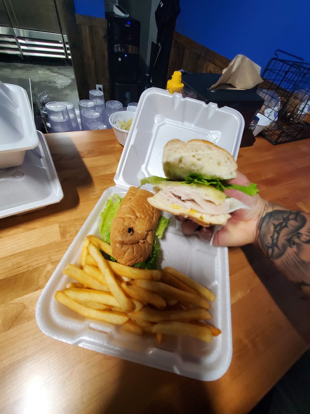 LA Jolla 76 Roadside Grill | restaurant | 22003 CA-76, Pauma Valley, CA 92061, USA | 7605732048 OR +1 760-573-2048