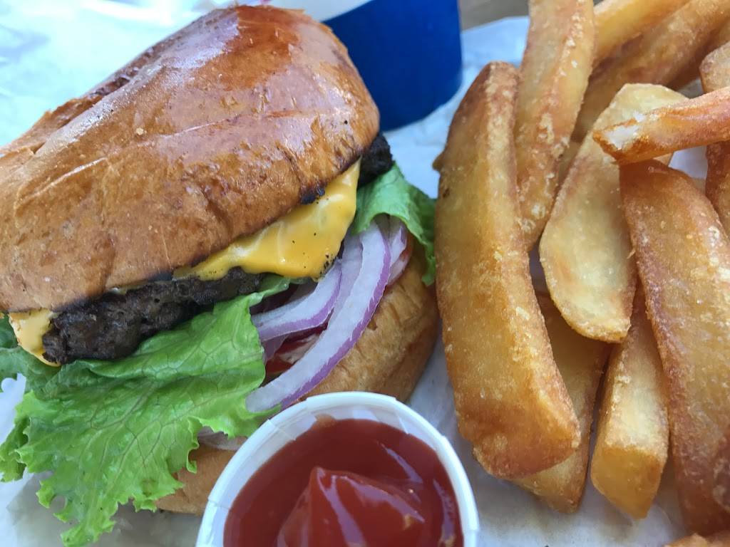 Fioris Buns & Burgers | restaurant | 406 Larkfield Center, Santa Rosa, CA 95403, USA | 7075466835 OR +1 707-546-6835