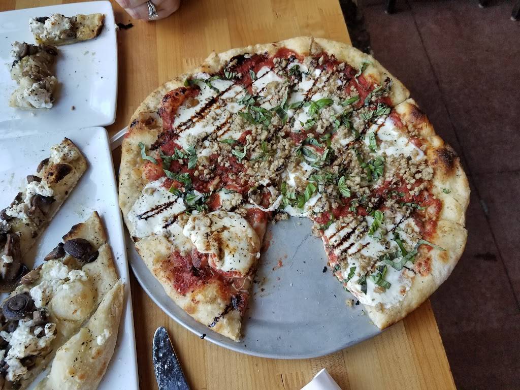 The Quarter Barrel Arcade & Brewery | restaurant | 616 2nd Ave SE, Cedar Rapids, IA 52401, USA | 3192004140 OR +1 319-200-4140