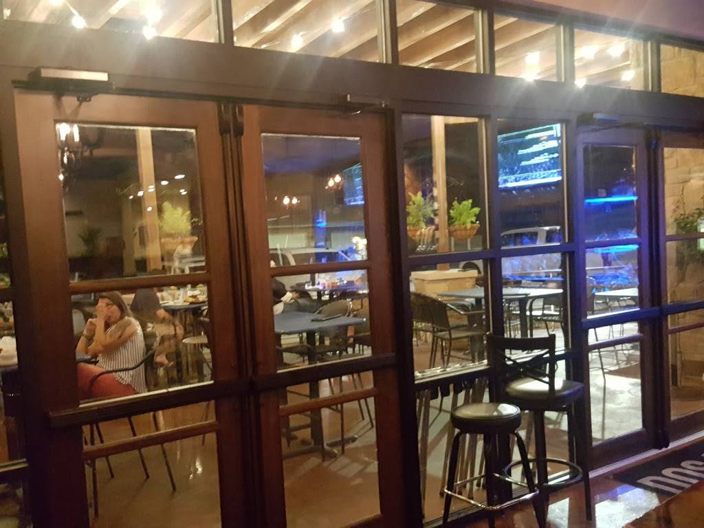 Dos rios | restaurant | 1281 N Academy Ave, New Braunfels, TX 78130, USA | 8306099556 OR +1 830-609-9556