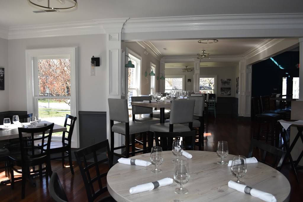 Fillmore Bar & Grill | restaurant | 7954 Ann Arbor St, Dexter, MI 48130, USA | 7344263727 OR +1 734-426-3727