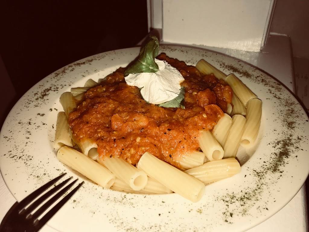 Legendary Bar & Grill | restaurant | 3513 E Tremont Ave, Bronx, NY 10465, USA | 7188220100 OR +1 718-822-0100