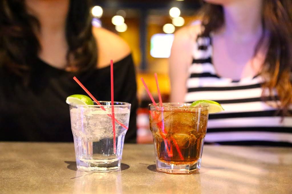 Zipps Sports Grill | restaurant | 19420 N 59th Ave, Glendale, AZ 85308, USA | 6235057600 OR +1 623-505-7600