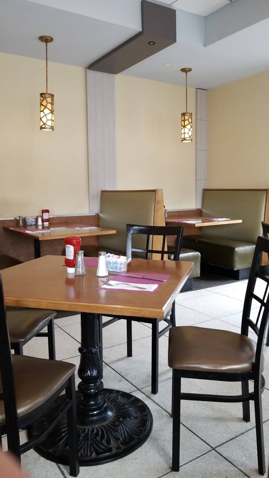 Suburban Diner | restaurant | 2902, N State 172, NJ-17, Paramus, NJ 07652, USA | 2012612605 OR +1 201-261-2605