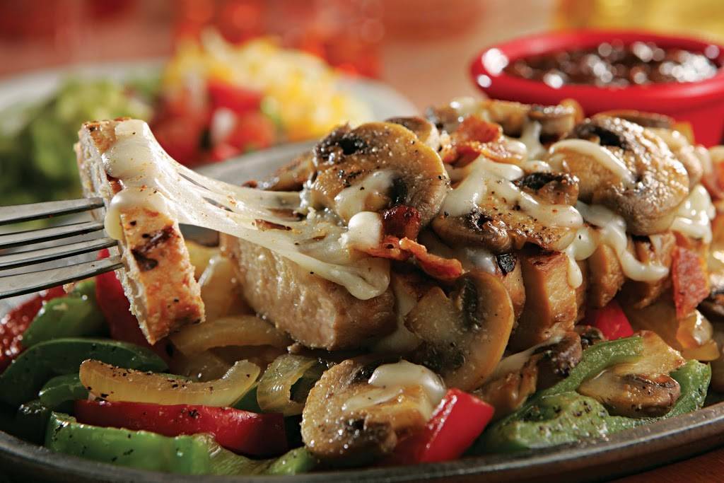 Chilis Grill & Bar | meal takeaway | 17915 W Bluemound Rd, Brookfield, WI 53045, USA | 2627929790 OR +1 262-792-9790