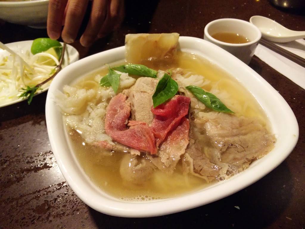 Xe Lua Restaurant | restaurant | 10060 Bayview Ave, Richmond Hill, ON L4C 2K9, Canada | 9057808688 OR +1 905-780-8688