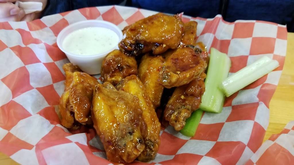 Cluckers Shepherdsville | restaurant | 544 Conestoga Pkwy, Shepherdsville, KY 40165, USA | 5025319188 OR +1 502-531-9188