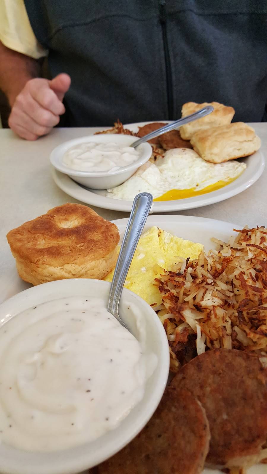 Family Ties Restaurant | restaurant | 904 Webb Ave, Crossville, TN 38555, USA | 9314565141 OR +1 931-456-5141