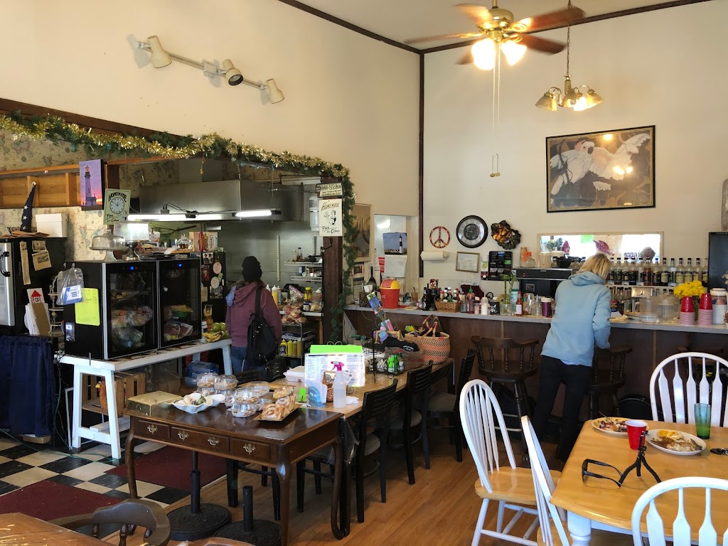 Mollies Food Follies | restaurant | 3101 SE Ferry Slip Rd, Newport, OR 97365, USA | 5419616310 OR +1 541-961-6310