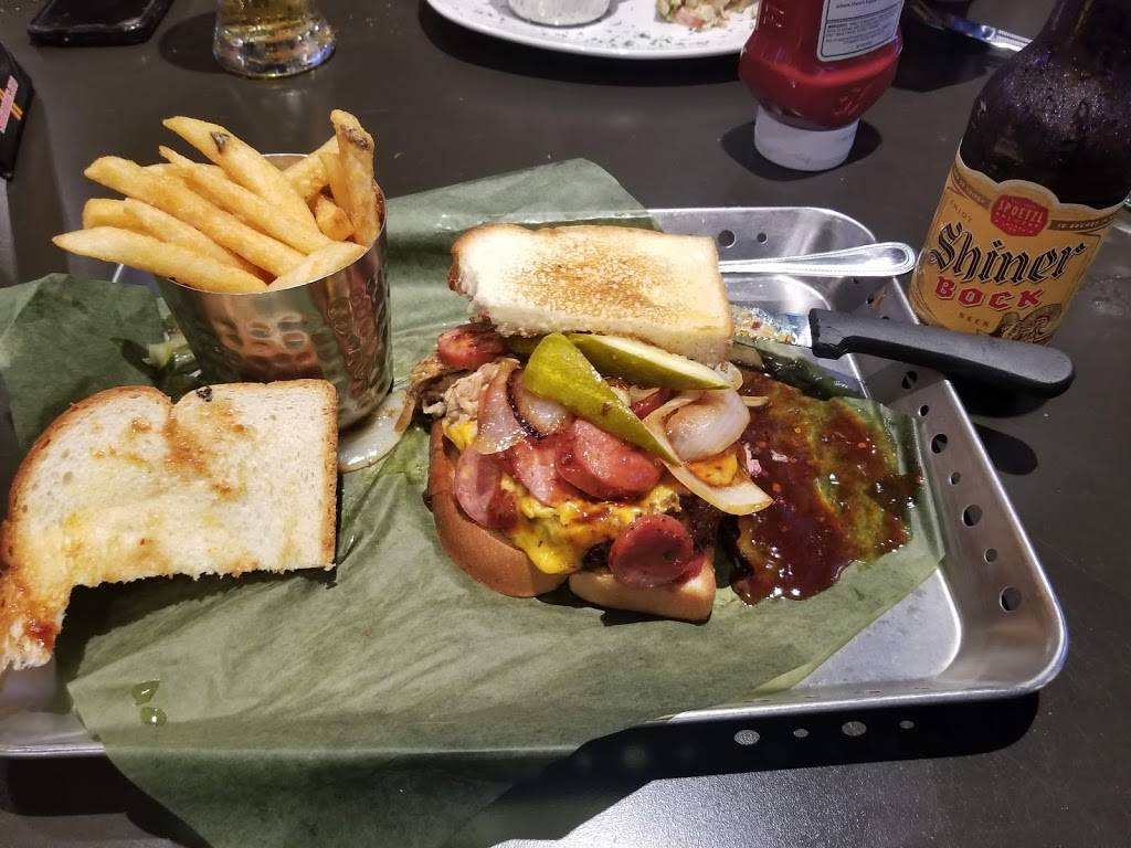 Bombshells | restaurant | 13732 East Fwy, Houston, TX 77015, USA | 8328316434 OR +1 832-831-6434