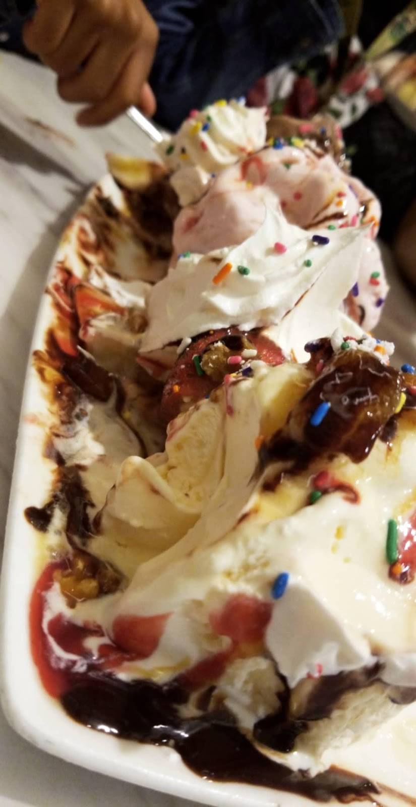 Sugar Factory | restaurant | Pentagon City Mall, 1100 S Hayes St, Arlington, VA 22202, USA | 7032583374 OR +1 703-258-3374