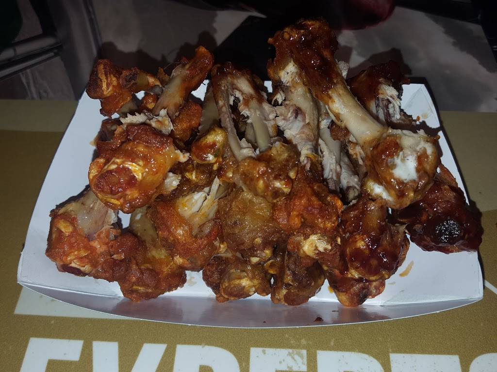 Wingstop | restaurant | 2828 S 3rd St, Terre Haute, IN 47802, USA | 8129174391 OR +1 812-917-4391