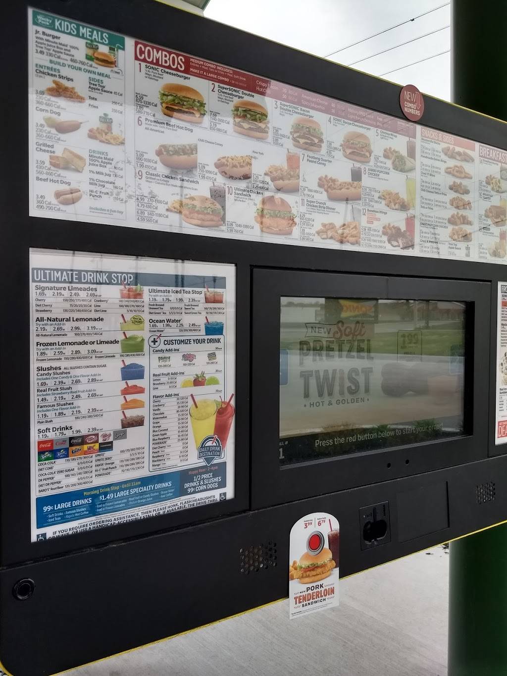 Sonic Drive-In | restaurant | 7112 N Oak Trafficway, Gladstone, MO 64118, USA | 8164361024 OR +1 816-436-1024