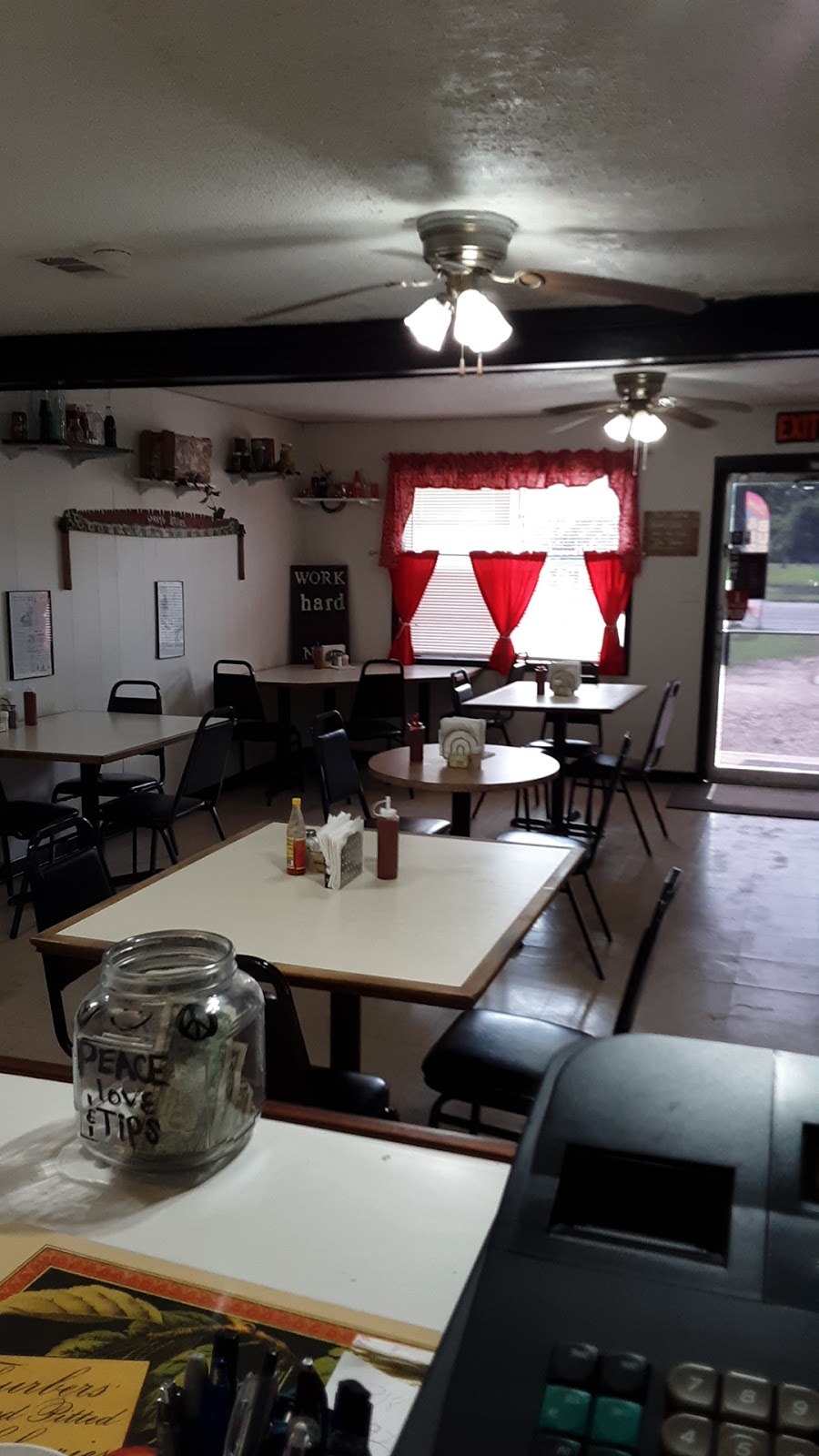 Frankies | restaurant | 9488 Natchez St, Wisner, LA 71378, USA | 3187243606 OR +1 318-724-3606