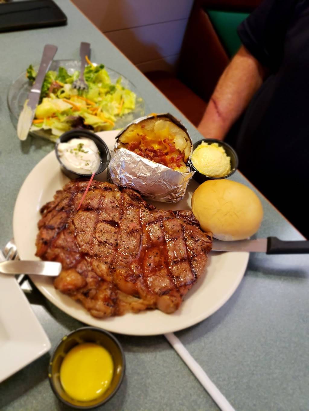 The Woodshed Restaurant | restaurant | 2593 Cosby Hwy, Newport, TN 37821, USA | 4235327297 OR +1 423-532-7297