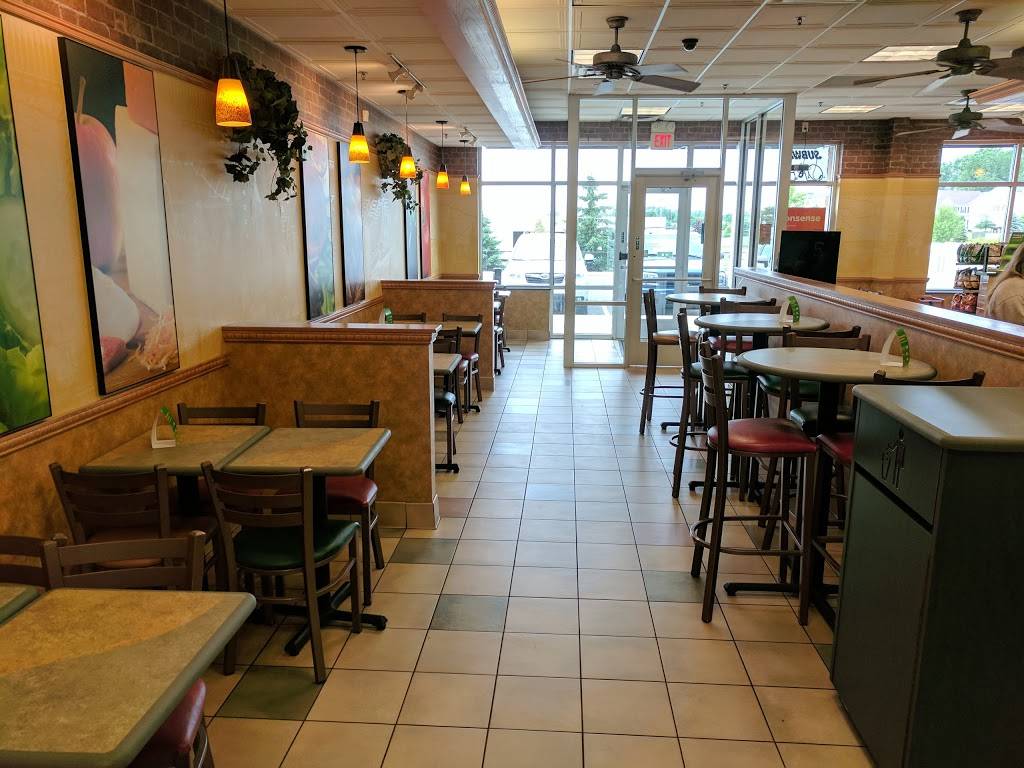 Subway Restaurants | restaurant | 1275 E, County Rd D Suite 105, Maplewood, MN 55109, USA | 6517835873 OR +1 651-783-5873