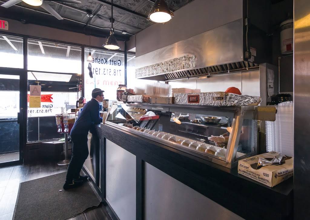 Retro Grill | restaurant | 2556 Coney Island Ave, Brooklyn, NY 11223, USA | 7185131919 OR +1 718-513-1919