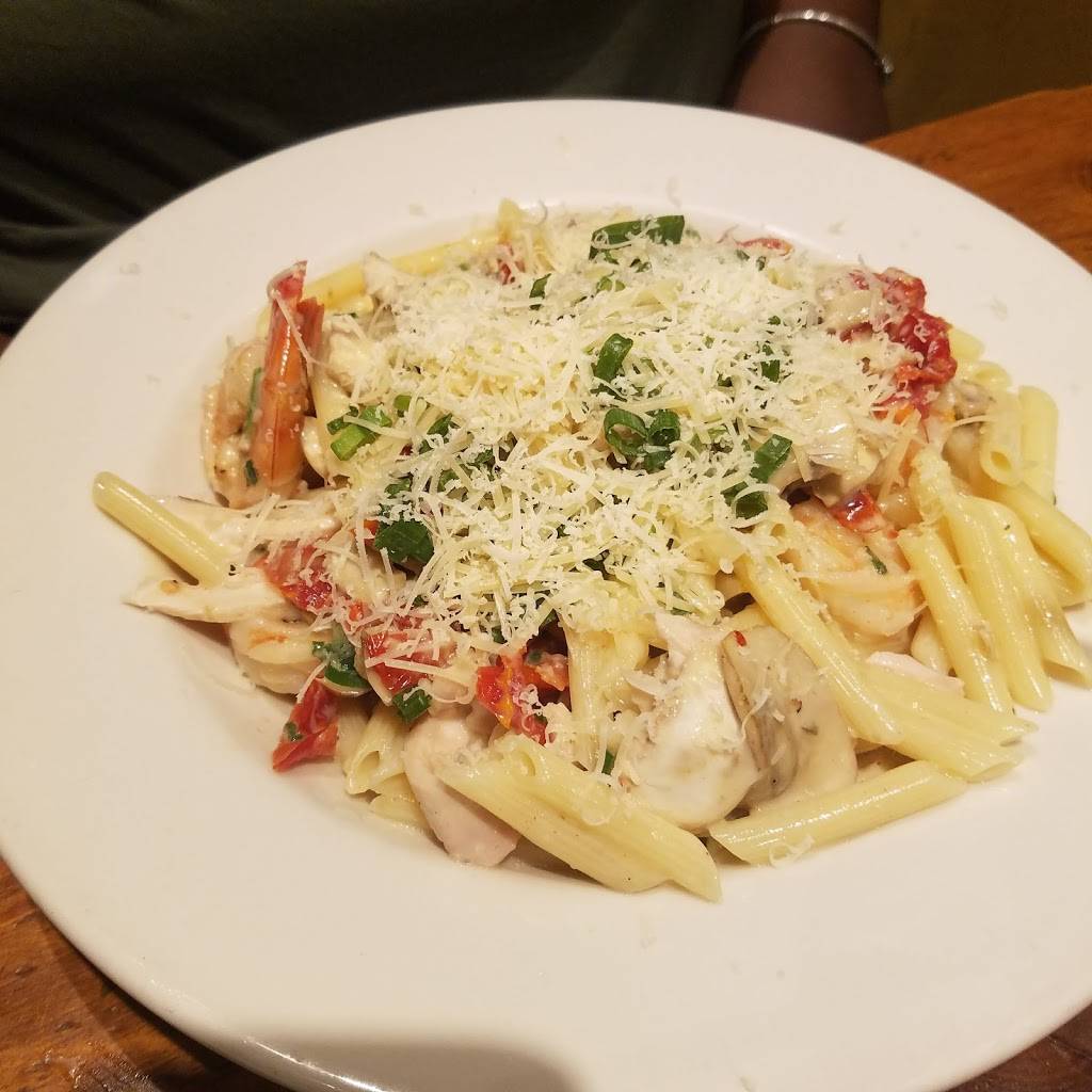 Johnny Carinos | restaurant | 3015 W Shore Dr, Holland, MI 49424, USA | 6167385200 OR +1 616-738-5200