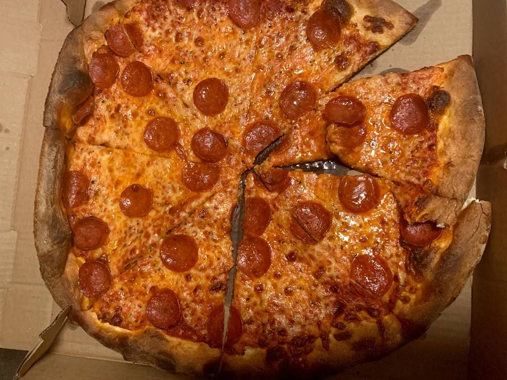 The Italian Job | restaurant | 645 N Main St, Woodstock, VA 22664, USA | 5404597511 OR +1 540-459-7511