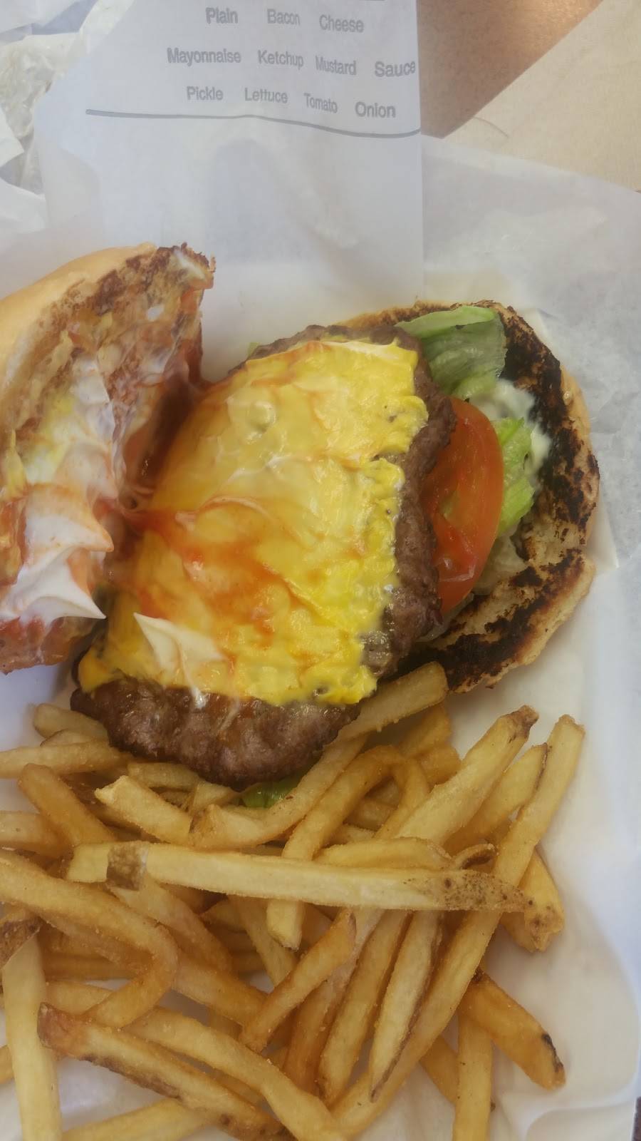 Hardees | restaurant | 642 N Patterson St, Maxton, NC 28364, USA | 9108445535 OR +1 910-844-5535