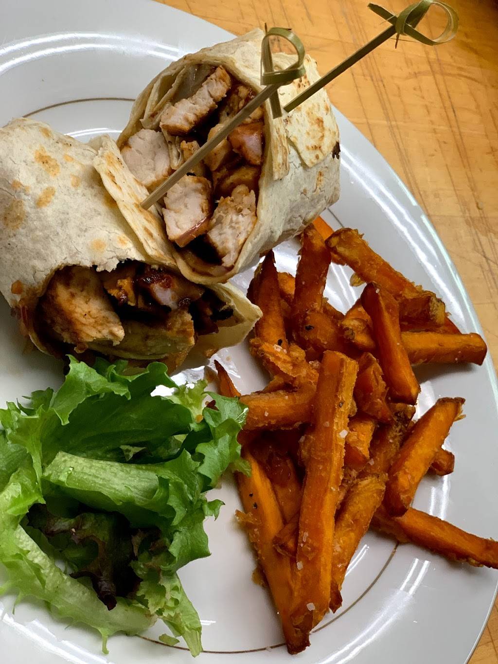 Oliver’s Café | restaurant | 681 Central St, Leominster, MA 01453, USA | 9787284156 OR +1 978-728-4156