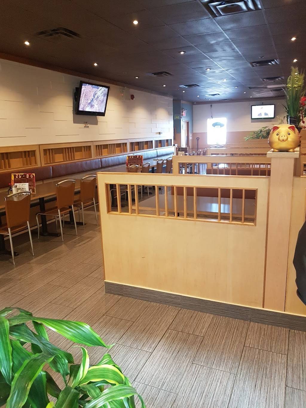 Lucky Noodle | restaurant | 1661 Denison St #39, Markham, ON L3R 6E5, Canada | 9055137831 OR +1 905-513-7831