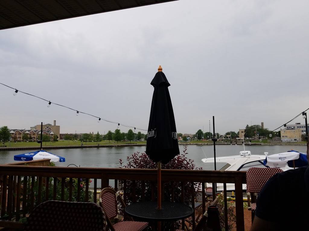 Kenosha Yacht Club | restaurant | 5130 4th Ave, Kenosha, WI 53140, USA | 2626522320 OR +1 262-652-2320
