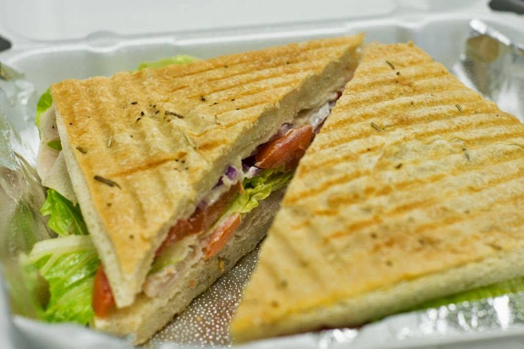 Vindolis Italian Restaurant - Pizzeria | meal takeaway | 4450 Boat Club Rd, Fort Worth, TX 76135, USA | 8172381200 OR +1 817-238-1200